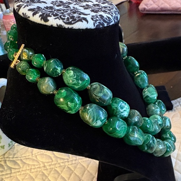 Vintage Green acrylic swirl, Gold tone dividers Beaded Double strand Necklace - Picture 5 of 9
